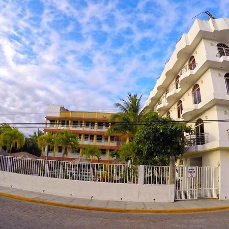 Hotel Y Suites Bugambilias ริงกอน เด กัวยาบิโตส ภายนอก รูปภาพ