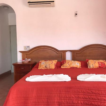 Hotel Y Suites Bugambilias ริงกอน เด กัวยาบิโตส ภายนอก รูปภาพ
