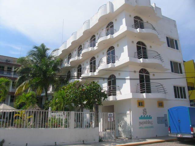 Hotel Y Suites Bugambilias ริงกอน เด กัวยาบิโตส ภายนอก รูปภาพ