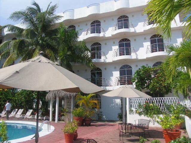 Hotel Y Suites Bugambilias ริงกอน เด กัวยาบิโตส ภายนอก รูปภาพ