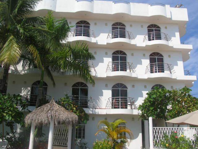 Hotel Y Suites Bugambilias ริงกอน เด กัวยาบิโตส ภายนอก รูปภาพ