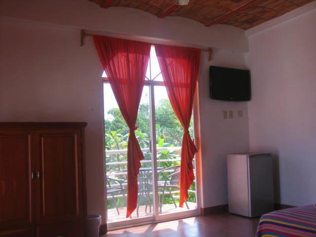 Hotel Y Suites Bugambilias ริงกอน เด กัวยาบิโตส ภายนอก รูปภาพ