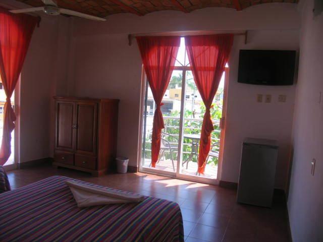 Hotel Y Suites Bugambilias ริงกอน เด กัวยาบิโตส ภายนอก รูปภาพ