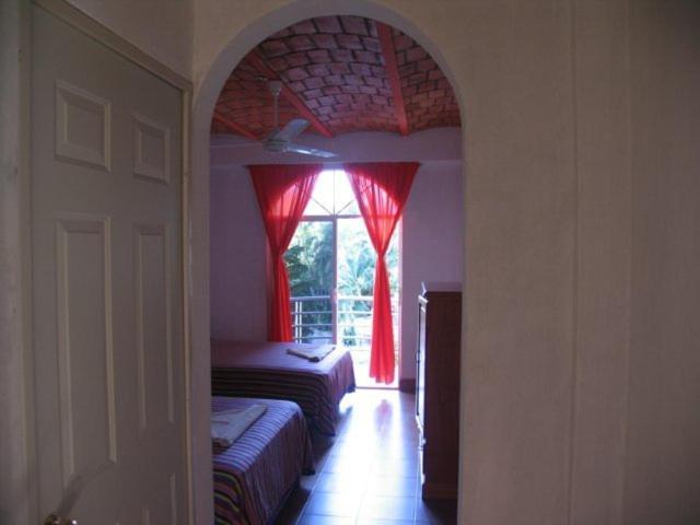 Hotel Y Suites Bugambilias ริงกอน เด กัวยาบิโตส ภายนอก รูปภาพ