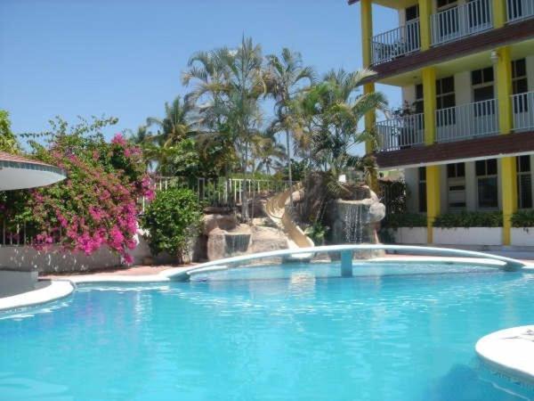 Hotel Y Suites Bugambilias ริงกอน เด กัวยาบิโตส ภายนอก รูปภาพ