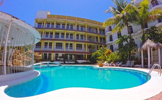 Hotel Y Suites Bugambilias ริงกอน เด กัวยาบิโตส ภายนอก รูปภาพ