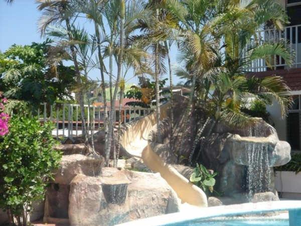 Hotel Y Suites Bugambilias ริงกอน เด กัวยาบิโตส ภายนอก รูปภาพ