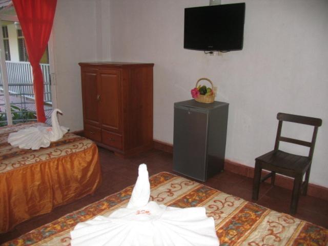 Hotel Y Suites Bugambilias ริงกอน เด กัวยาบิโตส ภายนอก รูปภาพ