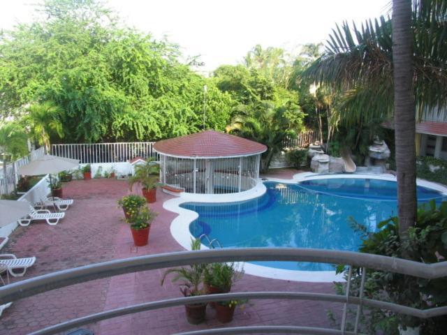 Hotel Y Suites Bugambilias ริงกอน เด กัวยาบิโตส ภายนอก รูปภาพ