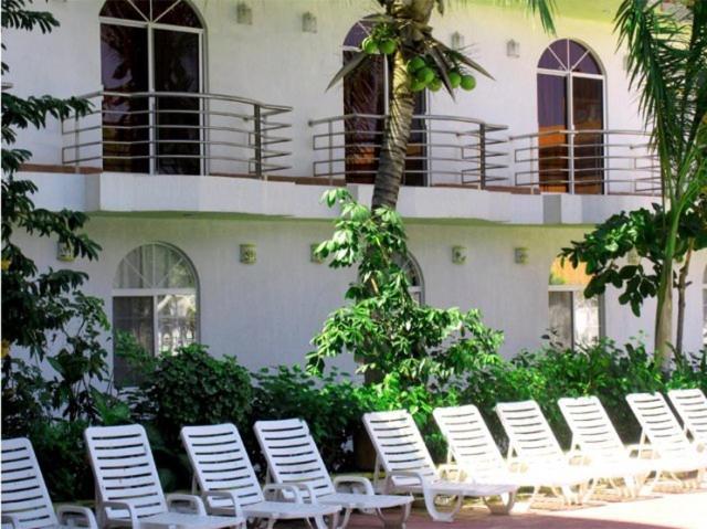 Hotel Y Suites Bugambilias ริงกอน เด กัวยาบิโตส ภายนอก รูปภาพ