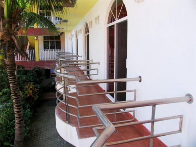 Hotel Y Suites Bugambilias ริงกอน เด กัวยาบิโตส ภายนอก รูปภาพ