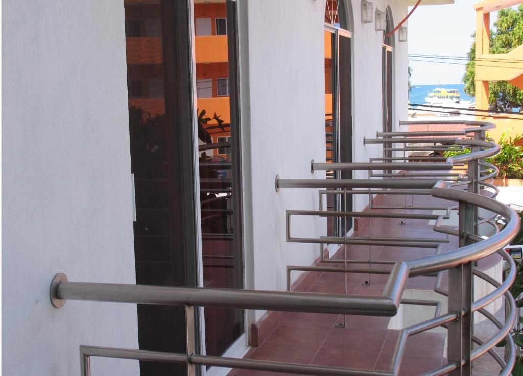 Hotel Y Suites Bugambilias ริงกอน เด กัวยาบิโตส ภายนอก รูปภาพ
